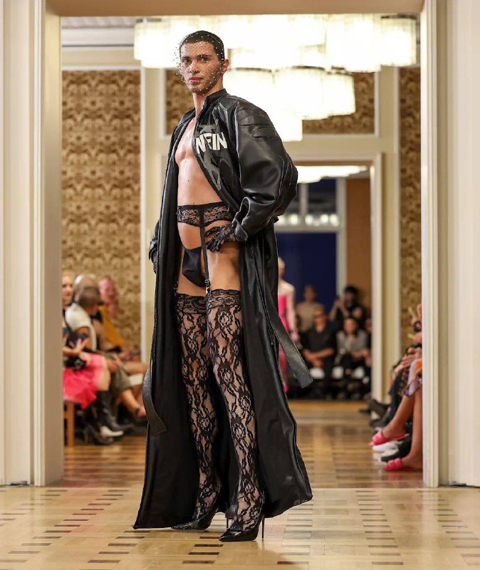 В Берлине проходит неделя модыМодели были разного воз?...