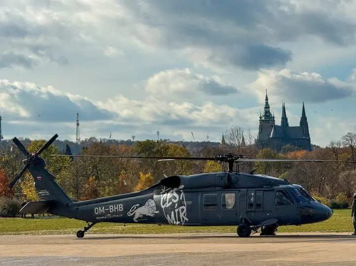 Aktuálně: Vrtulník Čestmír sestřelen nad Pokrovskem. 20.000 Čechů se na něj složilo. Bravo...