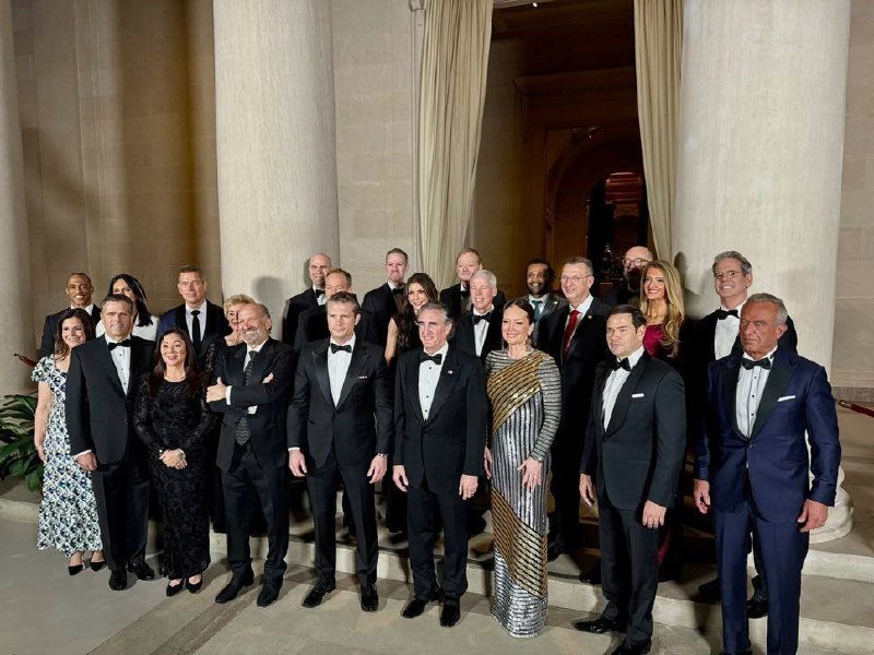 ❗️🇺🇸 AKTUÁLNÍ NOVINKY:Celý nový kabinet Donalda Trumpa společně pózuje na fotografi...