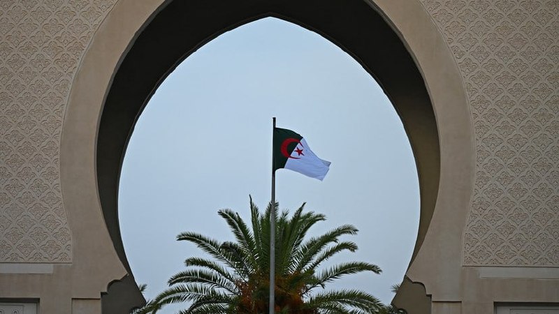 🇦🇪🇩🇿 Alžírsko oznámilo přerušení diplomatických vztahů se Spojenými arabskými ... 🇦🇪🇩🇿 Alžírsko oznámilo přerušení diplomatických vztahů se Spojenými arabskými ...