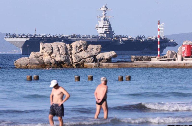Americká jaderná letadlová loď CVN 78 Gerald R. Ford vplula do Splitu. Je příznačné, že cho...