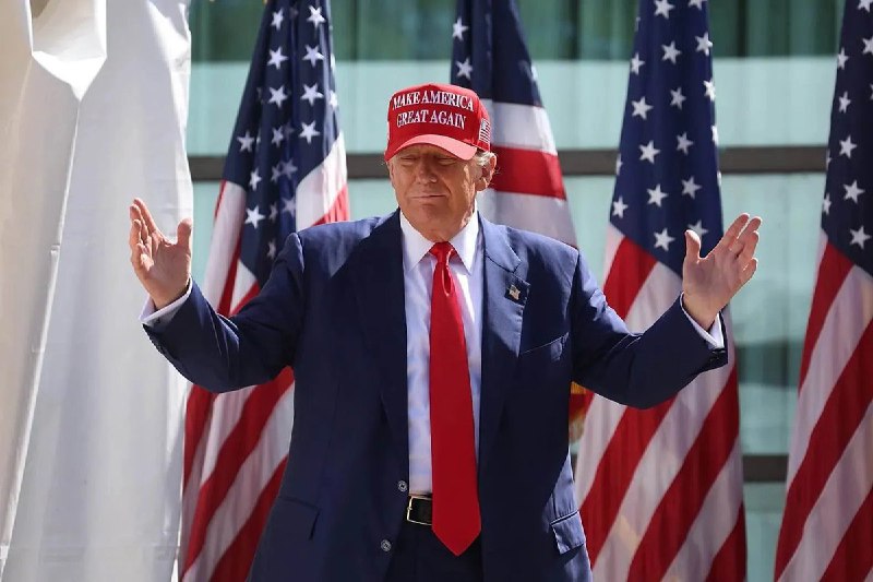 Americký prezident Trump oficiálně oznamuje 25% cla na Mexiko a Kanadu.BRICSNews