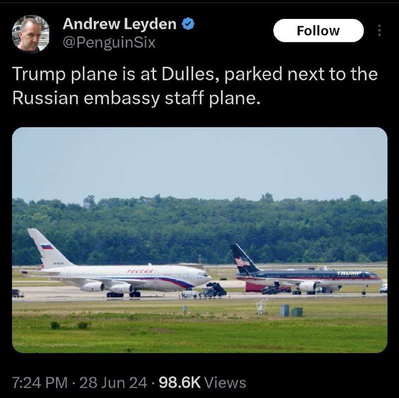 Andrew Leyden na XTrumpovo letadlo v Dulles, zaparkované vedle letadla ruského personálu.To nemů...