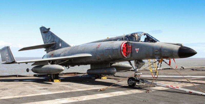 Argentina chce převést nefunkční útočné letouny Super Etendard na UkrajinuInformoval o tom in...