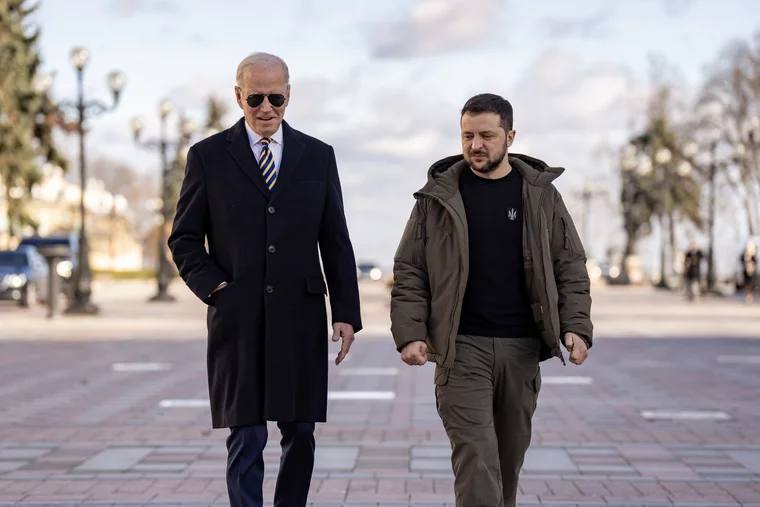 Biden, pokud Harris vyhraje, bude iniciovat vstup Ukrajiny do NATONovináři poznamenávají, že ev...