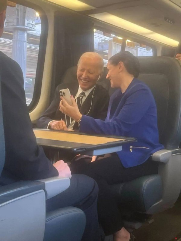 🇺🇸 Biden pravidelně dojíždí vlakem ze svého sídla v Delaware do své kanceláře ve Wash...