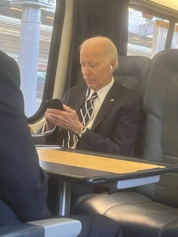 🇺🇸 Biden pravidelně dojíždí vlakem ze svého sídla v Delaware do své kanceláře ve Wash...