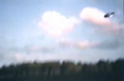⚡️Bill Herrmann pořídil tyto fotografie plovoucího kovového disku poblíž letecké základn...
