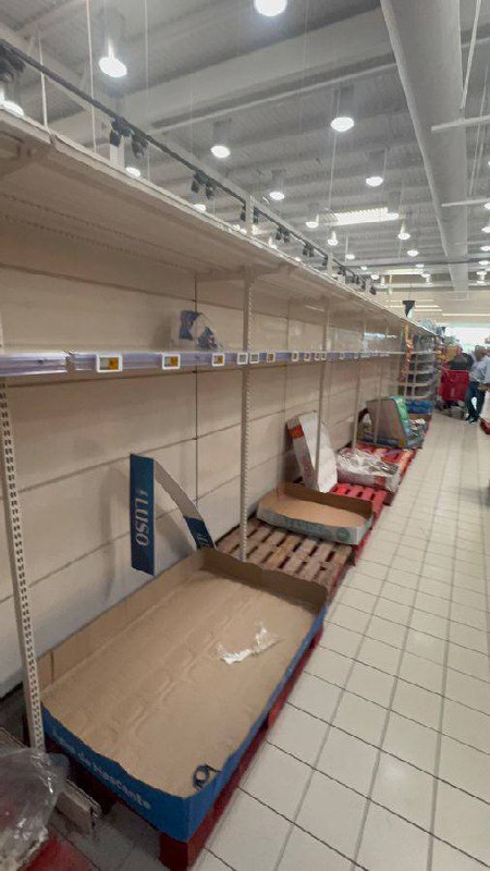 📍Blackout ve Španělsku a Portugalsku trvá již více než 8 hodin.— Obchody jsou již vyprod...