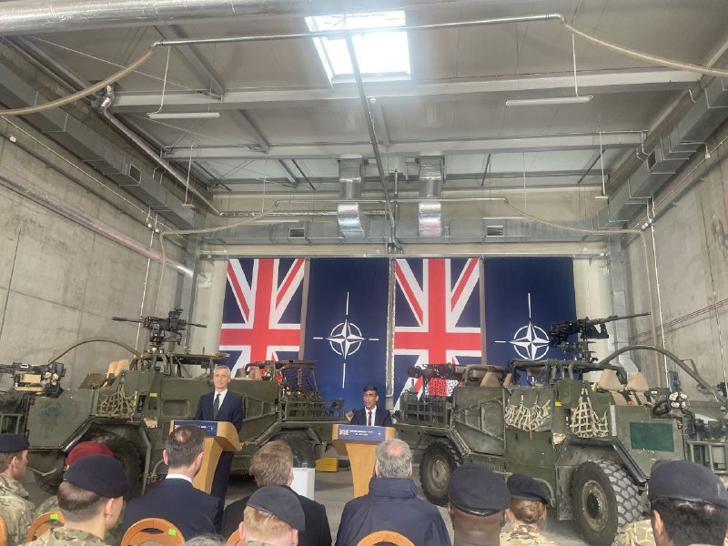 Britský premiér Rishi Sunak na tiskové konferenci s generálním tajemníkem NATO v Polsku řekl,...