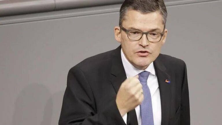 🇩🇪🇷🇺 Bundestag požaduje vyhoštění všech ruských diplomatů.Uprostřed rostoucích ...
