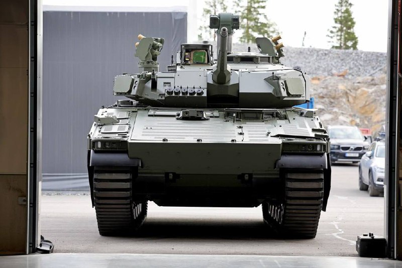 🇨🇿🇸🇪 Byla postavena první CV90 pro Česko.První BVP CV9030CZ Mk.IV pro ozbrojené síl...