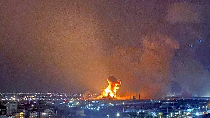 Byly hlášeny americko-izraelské útoky na íránský hliníkový závod v Araku a petrochemický ...