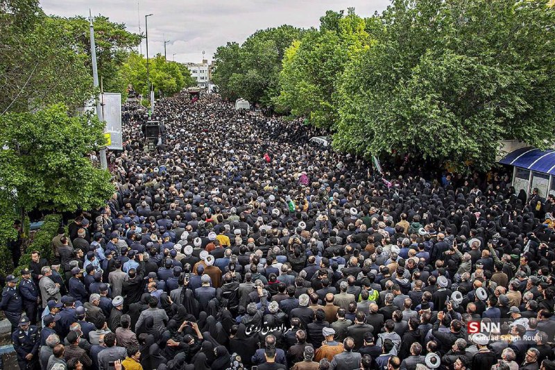 🐦‍⬛️🇮🇷 Celkem se smutečního průvodu v Tabrízu zúčastnilo téměř milion lidíN...