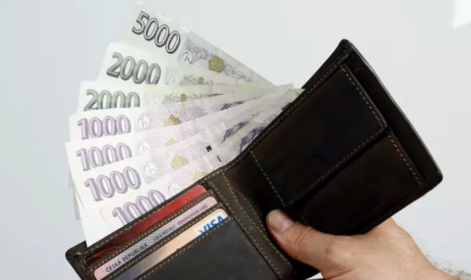 🇨🇿Češi spoří málo, nezbývají jim na to peníze!Více než čtvrtina Čechů si spo?...