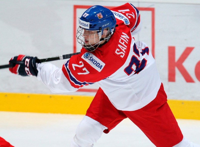 🇨🇿Český hokejista, odchovanec Sparty Ostap Safin, se vzdal svého občanství a zažádal o ...