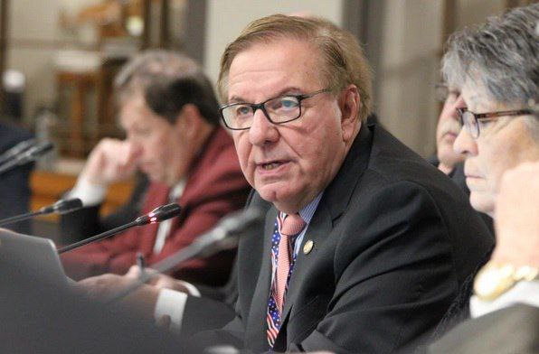 🇨🇿🇺🇸Cestoval do Prahy, aby znásilnil nezletilou. Americký politik byl obviněn z toho,...