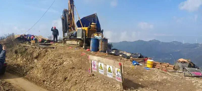 ⚡️🇨🇳 Čína objevila v centrální provincii Hunan obrovské ložisko lithiové rudy o obj...