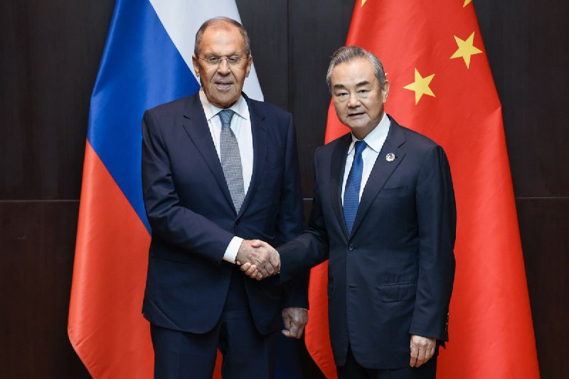 🇨🇳 🇷🇺 Čínský ministr zahraničí Wang Yi se setkal s ruským ministrem zahraničí La...
