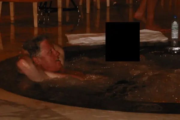 📝Clintonovi budou nuceni odpovídat📝Pro Clintonovy nezačne rok 2026 pravděpodobně příliš...