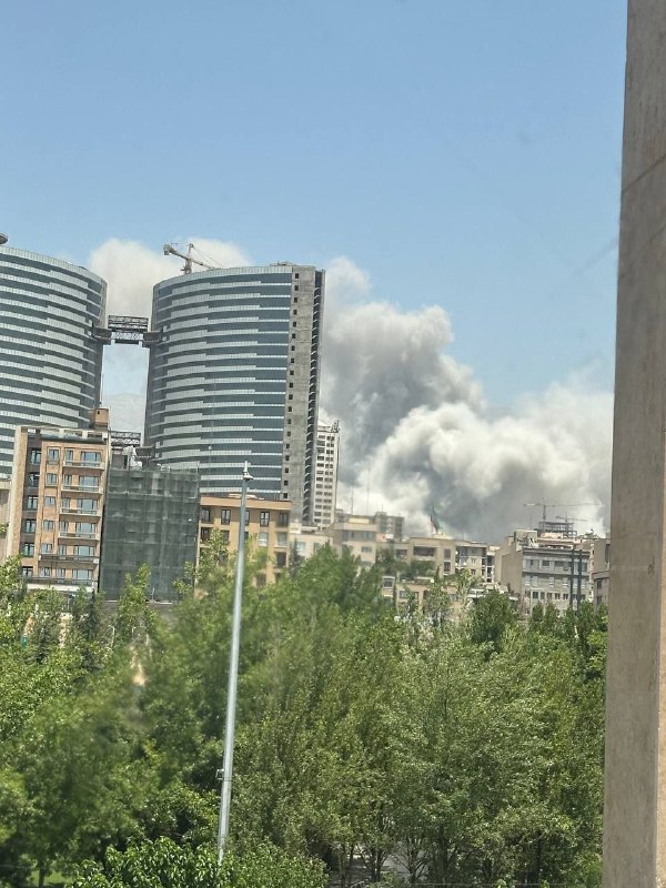 🔥🇮🇷🔥 Další materiál je z oblasti Teheránu.Objevují se zprávy o útocích na zaří...