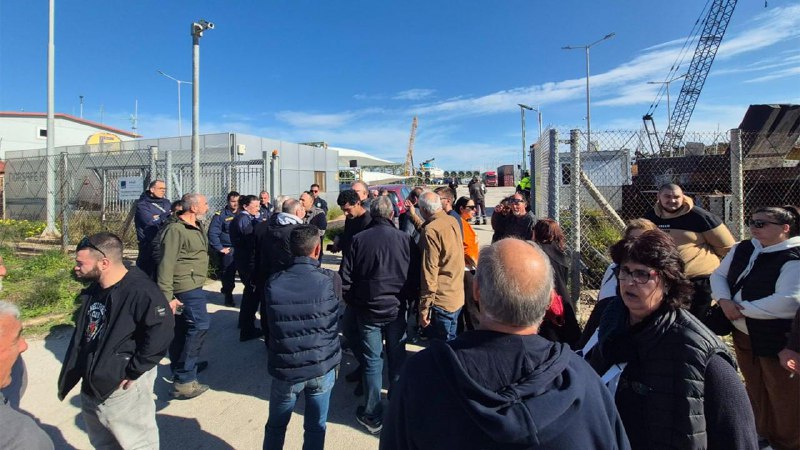 🇬🇷🇺🇦Dělníci v Řecku zablokovali vykládku kamionů obsahujících 350 tun TNT určen?...