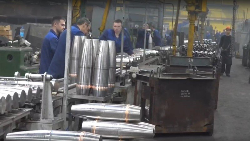 🏹 🇷🇺 🏭 Dělostřelecká výroba v Rusku. — Na začátku roku 2022 Rusko vyrábělo 250...