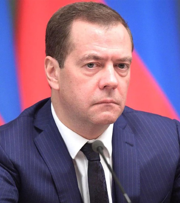 🇷🇺🇺🇸  Dmitrij Medveděv prohlásil, že prezident Trump zahájil novou „válku“ pro ...