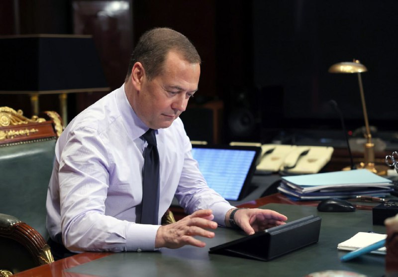Dmitrij Medveděv uvedl, že od 1. ledna bylo v zájmu skupiny v zóně vojenské operace přijato d...