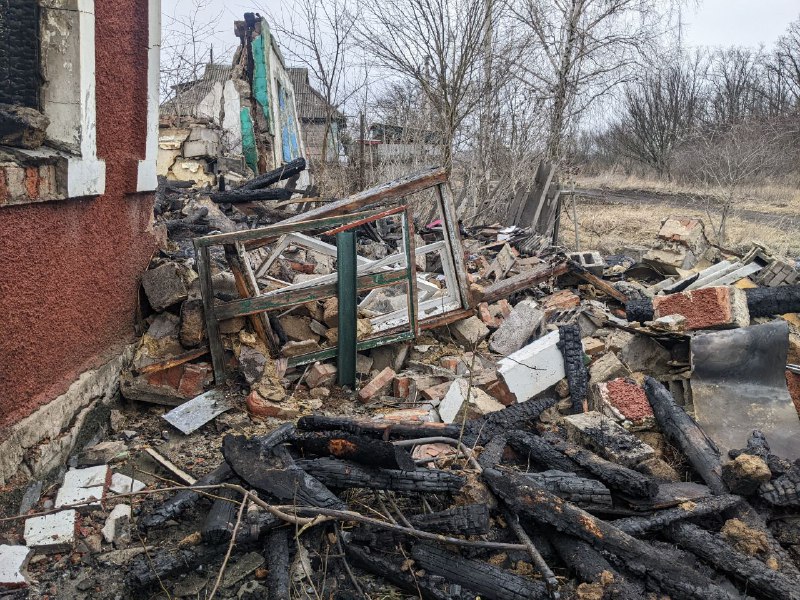 Dnes ráno v Doněcku ukrajinský dělostřelecký granát zcela zničil dům ženy ve čtvrti Petro...