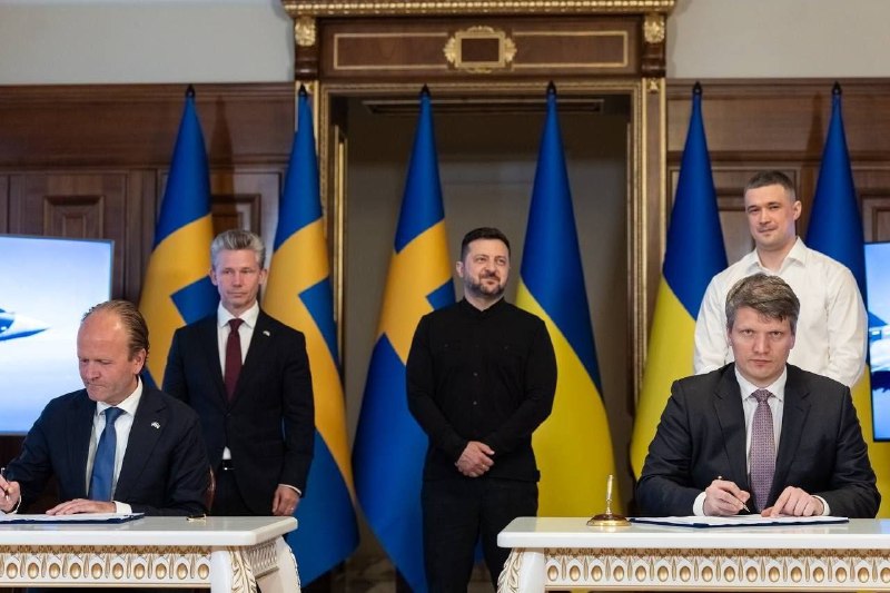 🇺🇦🇸🇪 Dnes Ukrajina podepsala dohodu se Švédskem o dodávce stíhacích letounů.Do Kyj... 🇺🇦🇸🇪 Dnes Ukrajina podepsala dohodu se Švédskem o dodávce stíhacích letounů.Do Kyj...