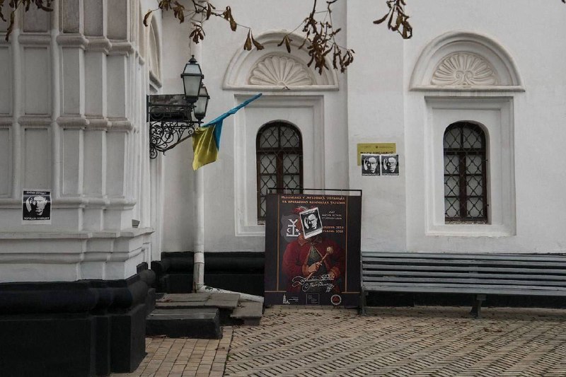 Dnes, v den narozenin Vladimira Putina, kyjevští partyzáni vyvěsili více než 1000 letáků s p...