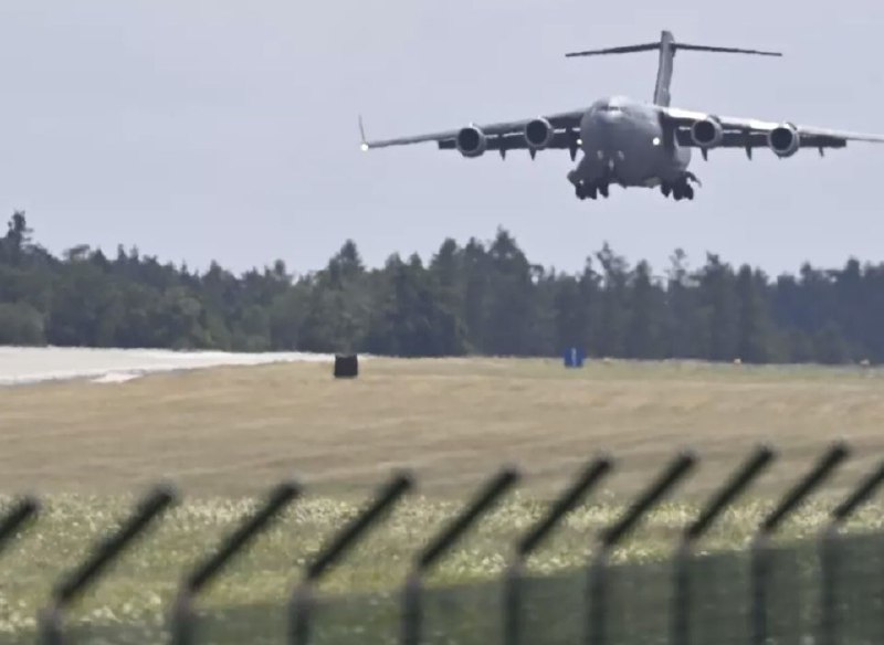🇨🇿🇺🇸Do Česka dorazily první americké armádní vrtulníky další těžká technika b...