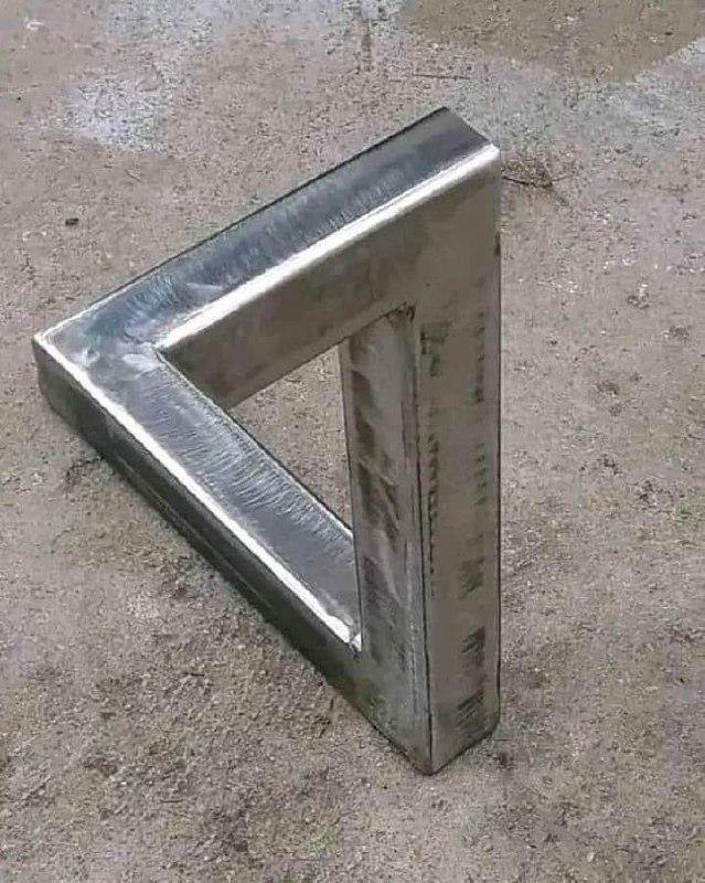 ⚡️Dobře... jen aby se vám zbláznil mozek.. Tomu se říká Penroseův trojúhelník... Tohle ...