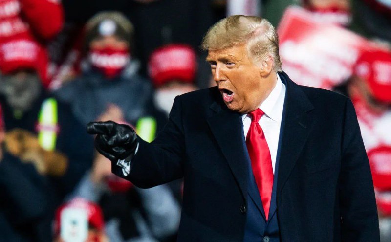 Donald Trump na konferenci Turning Point USA ve Phoenixu v Arizoně řekl, že první den ve funkci ...