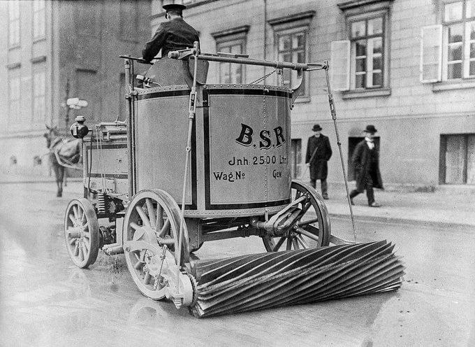 Elektrický zametač ulic z roku 1907 v Berlíně, Německo.Elektrika není NIC nového, jak jsme se...