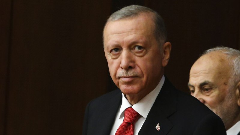 Erdogan se chystá Putinovi nabídnout obnovení mírových rozhovorů o Ukrajině s cílem nastolit...