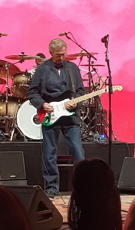 ⚡️🇬🇧🇵🇸Eric Clapton během svého koncertu ve prospěch Medical Aid for Palestine v L...