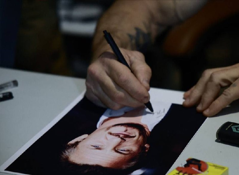 ‼️🇺🇦😂 Ermak, který slíbil odejít na frontu, tam přijel spolu s hollywoodským herce... ‼️🇺🇦😂 Ermak, který slíbil odejít na frontu, tam přijel spolu s hollywoodským herce...