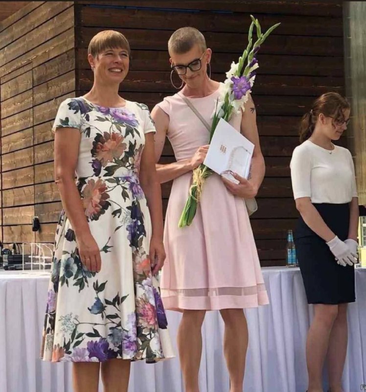 Estonsk&aacute; ?? prezidentka se sv&yacute;m synem ? ? ?