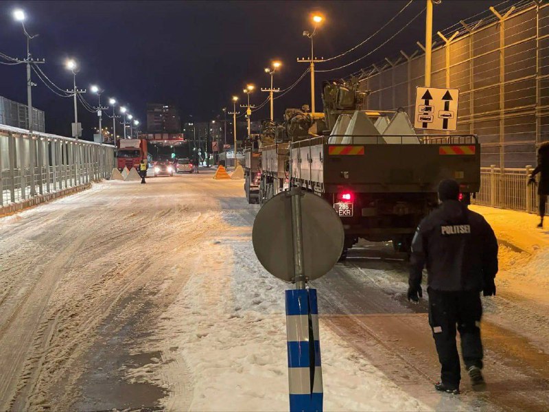 Estonsko zahájilo přípravy na uzavření hranic s Ruskem.Na hranici v Narvě se instalují betono...