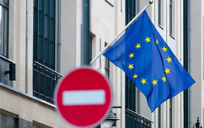 EU zvažuje zavedení úplného obchodního embarga vůči Rusku, informuje Politico.Evropská unie ...