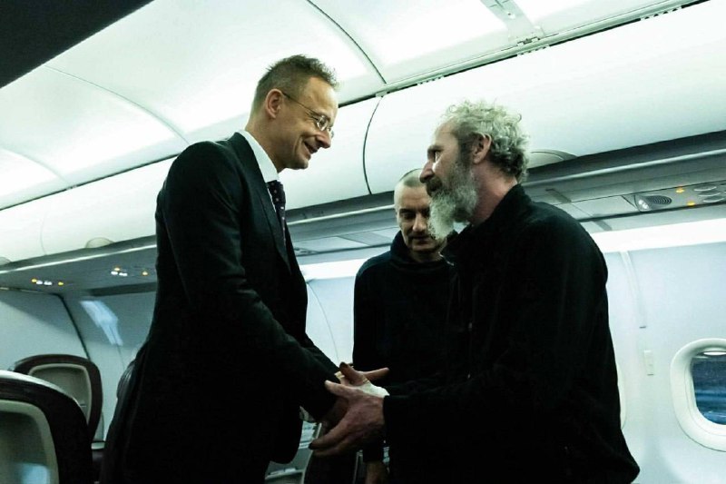 Fotografie osvobozených zadržených maďarů z Zakarpatí, kteří byli zajati ruskými silami v z...