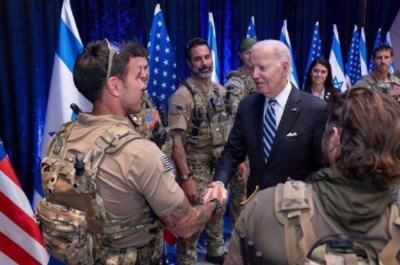 🇷🇺💥🇺🇸🇮🇱🇺🇦Fotografie zachycuje setkání Bidena s příslušníky jedné z...