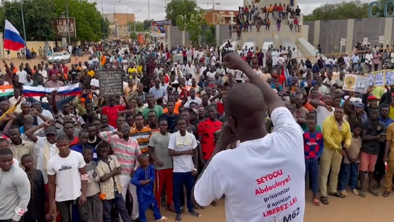Francie pozastavila finanční pomoc Burkině Faso kvůli podpoře nigerských rebelůBurkina Faso a...