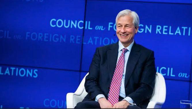 Generální ředitel jedné z největších světových bank JPMorgan požaduje, aby světové vlád...