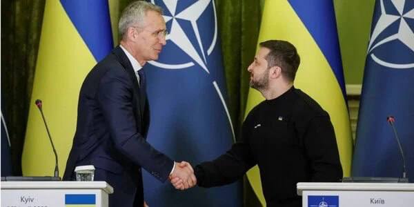 Hlavním cílem NATO by mělo být zajistit, aby Ukrajina porazila Rusko na bojišti a zastavila agr...