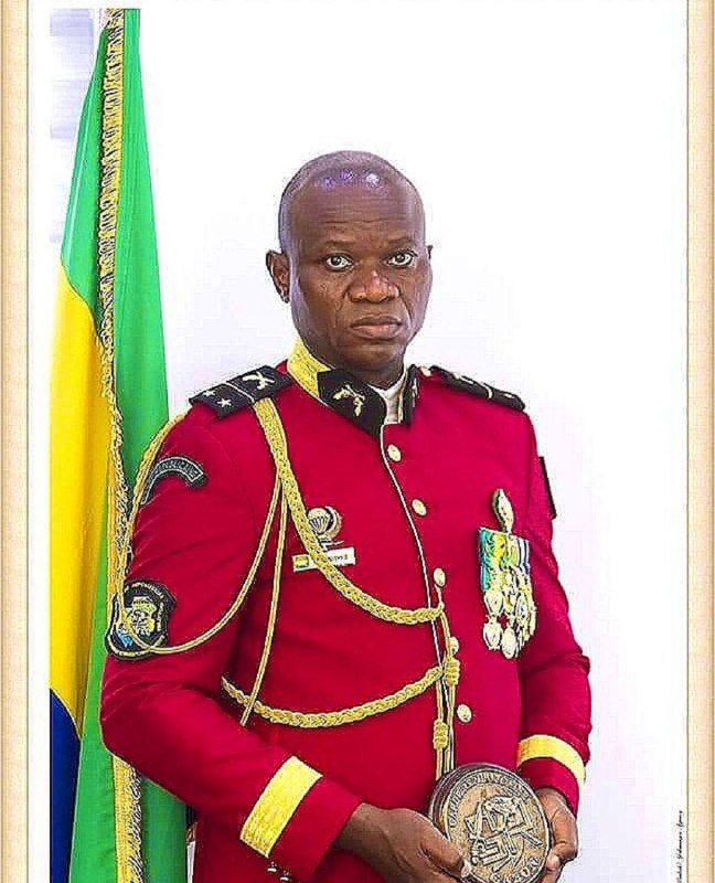 Hlavou Gabonu se na přechodnou dobu stal generál Bris Oligi Nguema. Jak poznamenal The Guardian, ?...