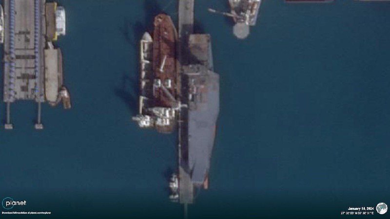 Írán se chystá přijmout do své flotily první letadlovou loď s drony, Shahdid Bagheri, přesta...