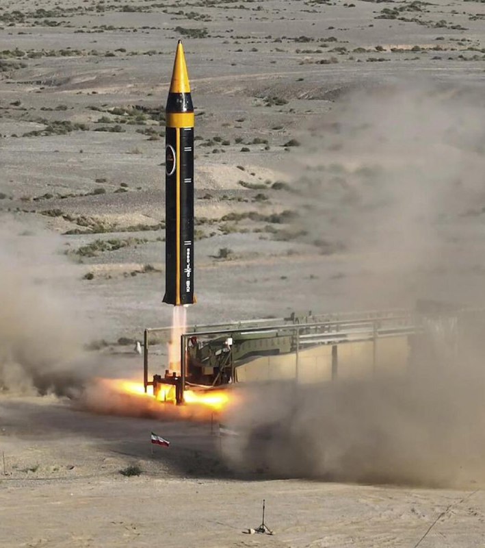 🇮🇷 Írán začíná přesouvat balistické rakety a platformy na strategická místa v zemi.@B...